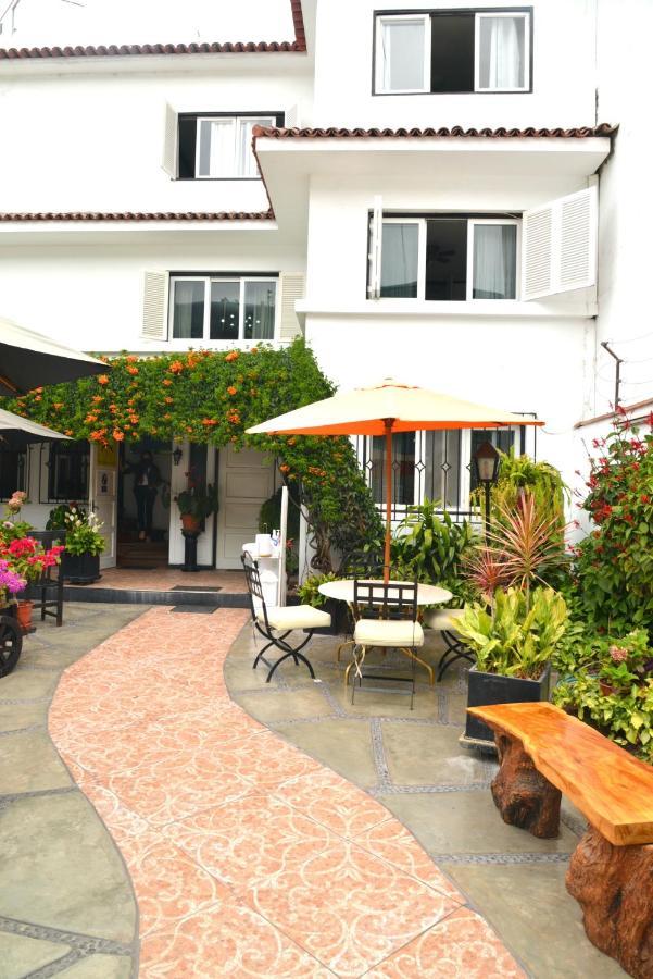 Bed and breakfast Residencial Carlos