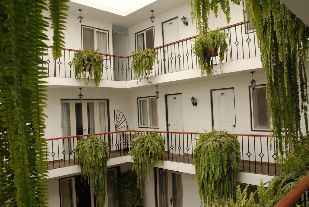 Acomodação com café da manhã  Residencial Carlos 3*